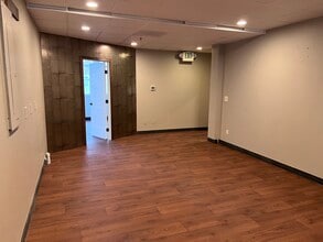 4759-4779 Lynwood Center Rd NE, Bainbridge Island, WA for lease Interior Photo- Image 1 of 4