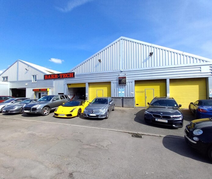 90-92 Cowley Rd, Cambridge à louer - Photo du bâtiment - Image 3 de 7