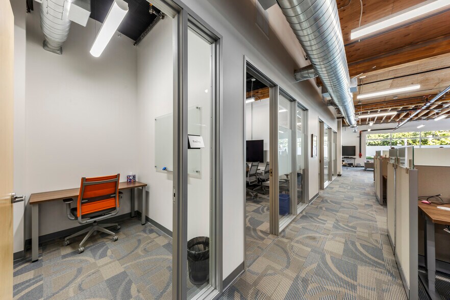 4940 El Camino Real, Los Altos, CA à louer - Photo intérieure - Image 2 de 5