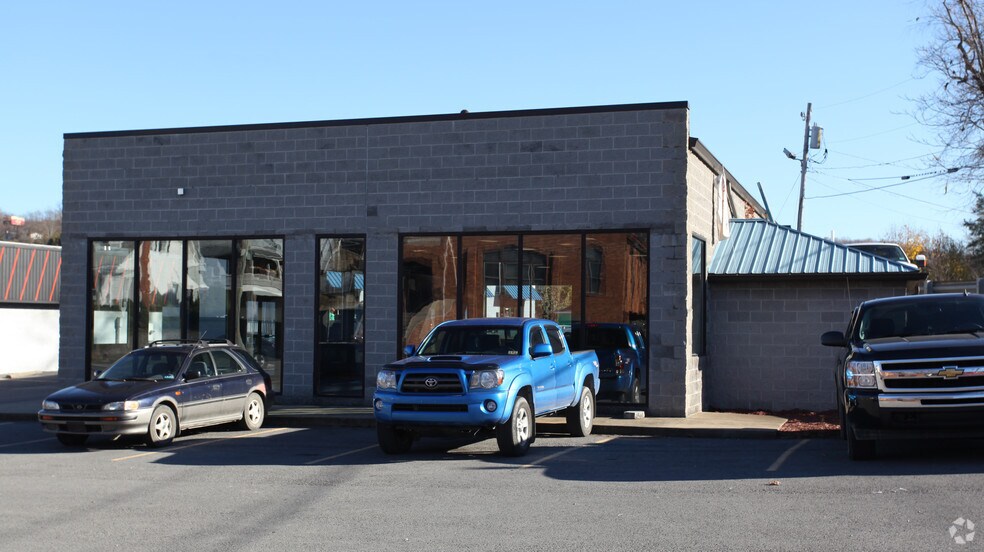 909 Morgantown Ave, Fairmont, WV à louer - Photo du bâtiment - Image 3 de 3