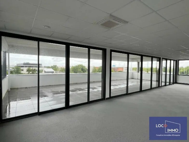 Office in Mérignac for lease - Interior Photo - Image 2 of 8