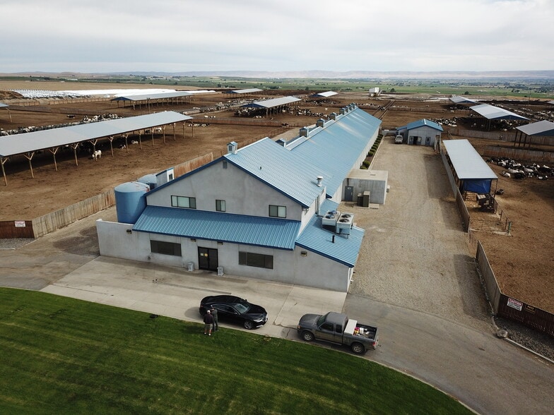 1400 Lewandowski Rd, Sunnyside, WA à vendre - Photo du bâtiment - Image 3 de 9