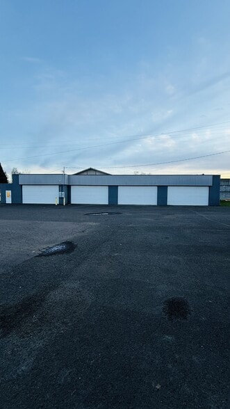201 NE Polk Station Rd, Dallas, OR à louer - Photo du bâtiment - Image 1 de 4