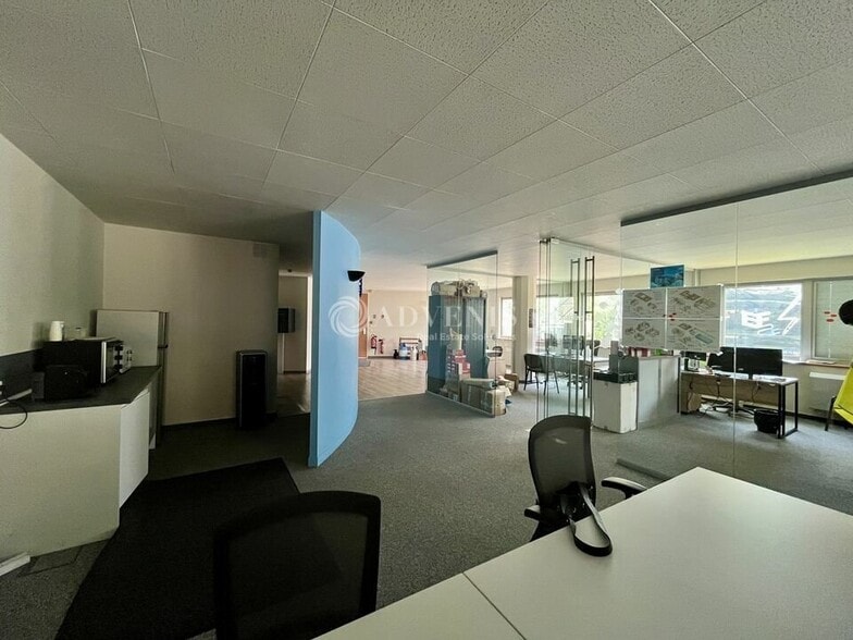 Office in Tremblay-en-France for lease - Building Photo - Image 3 of 9