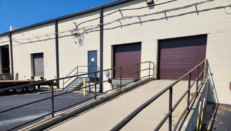 2466-2488 Old Dorsett Rd, Maryland Heights, MO for lease - Building Photo - Image 2 of 4