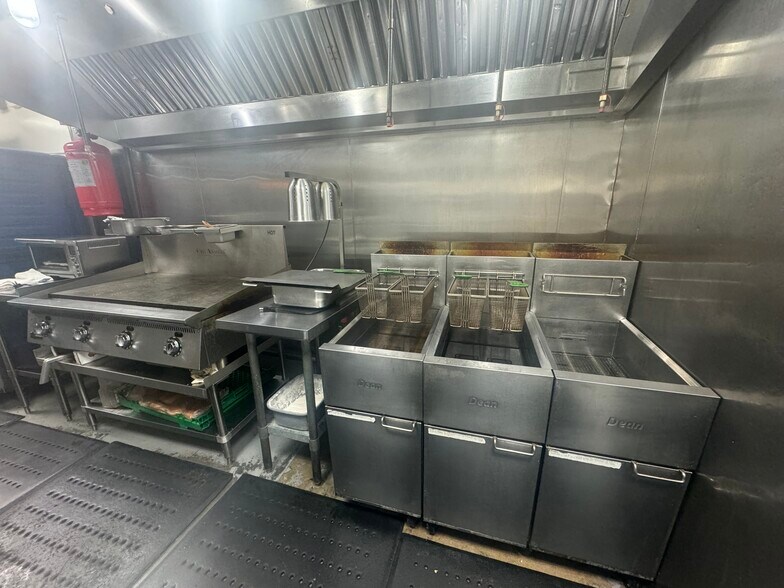 1822 Cedar Lane Rd, Greenville, SC à louer - Photo du bâtiment - Image 3 de 8