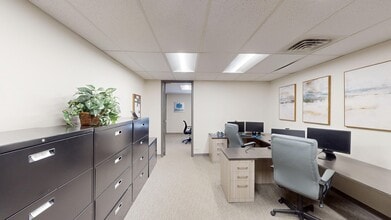 1650 N Arlington Heights Rd, Arlington Heights, IL for lease Interior Photo- Image 2 of 18