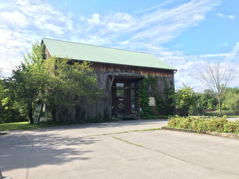 7070 Cedar Bay Rd, Fayetteville, NY à louer - Photo du bâtiment - Image 3 de 4