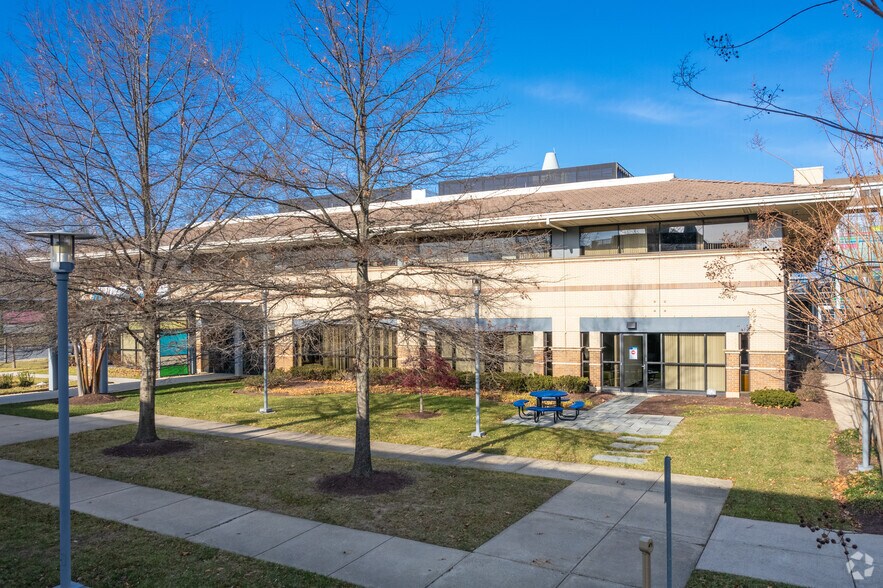9920 Medical Center Dr, Rockville, MD à louer - Photo du bâtiment - Image 3 de 14