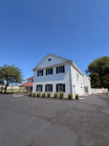 158 S Broad St, Pawcatuck, CT à louer - Photo du bâtiment - Image 2 de 6