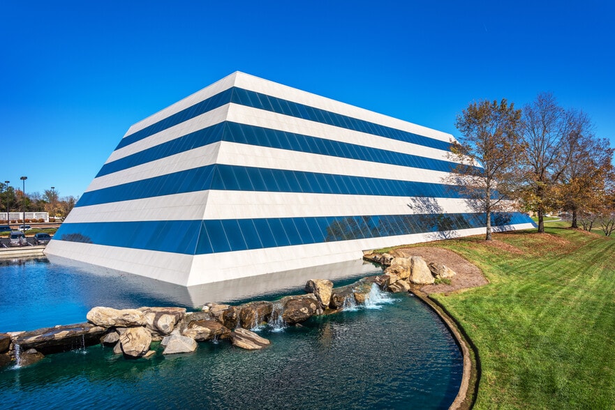 9140 Arrowpoint Blvd, Charlotte, NC for sale - Building Photo - Image 3 of 24