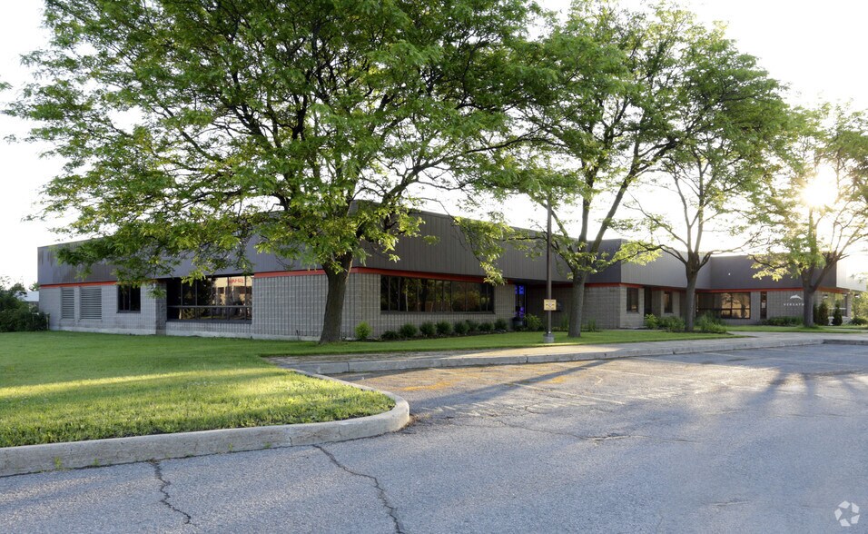 5420 Canotek Rd, Ottawa, ON à vendre - Photo principale - Image 1 de 1