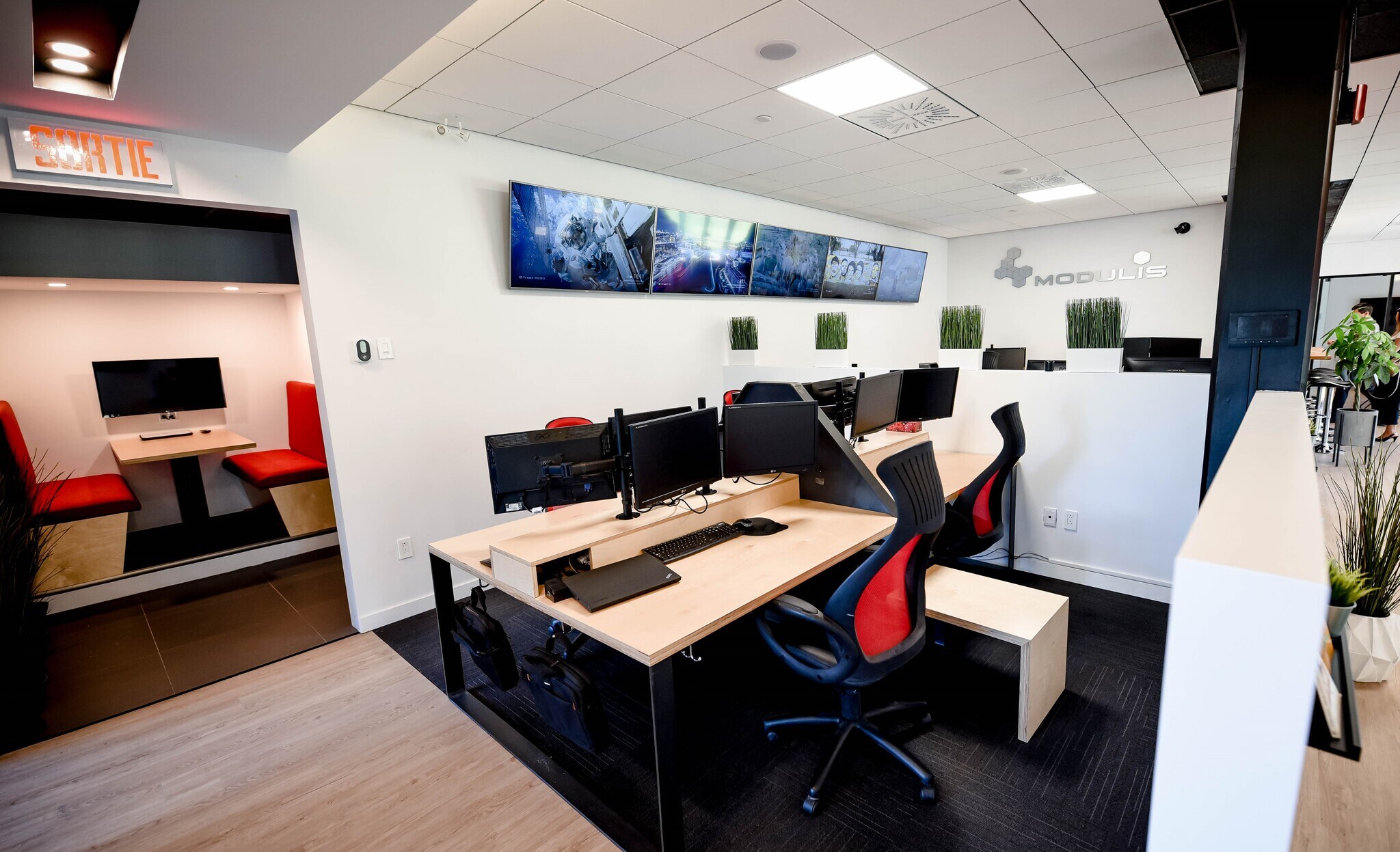2727 Rue Saint-Patrick, Montréal, QC for lease Interior Photo- Image 1 of 1