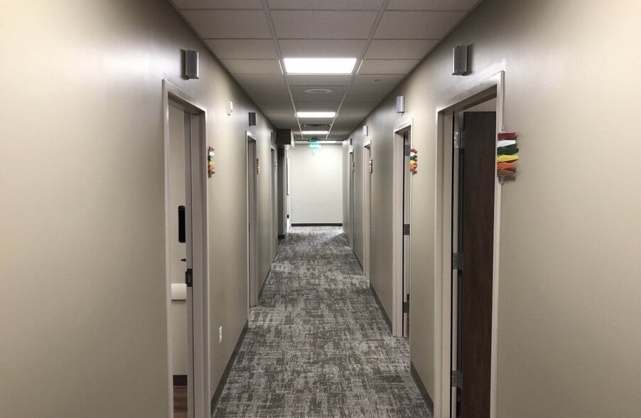 2020 Hospital Dr, Windom, MN for sale - Building Photo - Image 3 of 7