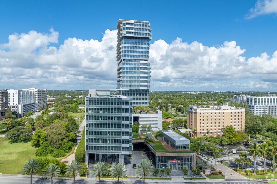 21550 Biscayne Blvd, Aventura, FL à louer - Photo du bâtiment - Image 3 de 36