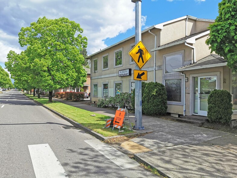 5714-5718 SE Powell Blvd, Portland, OR for lease - Primary Photo - Image 1 of 12