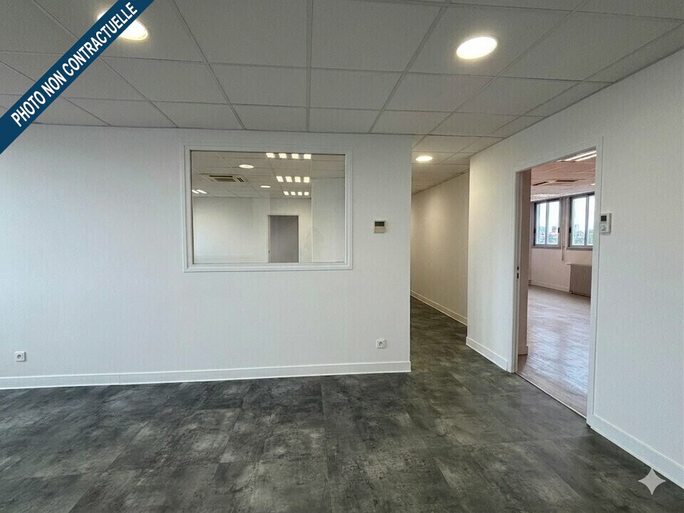 Office in Toulouse for lease Interior Photo- Image 1 of 7