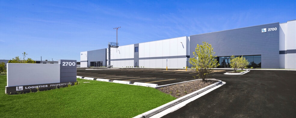 2700 York Rd, Elk Grove Village, IL for lease - Building Photo - Image 2 of 10