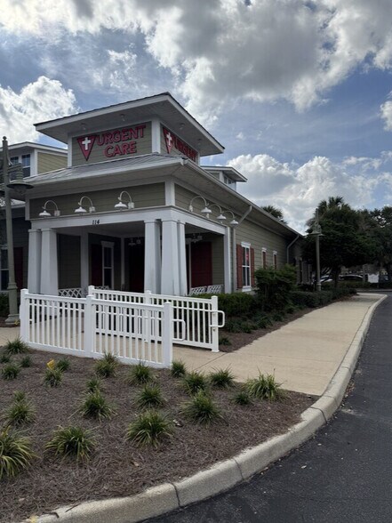 910 Old Camp Rd, The Villages, FL à vendre - Photo du bâtiment - Image 2 de 15