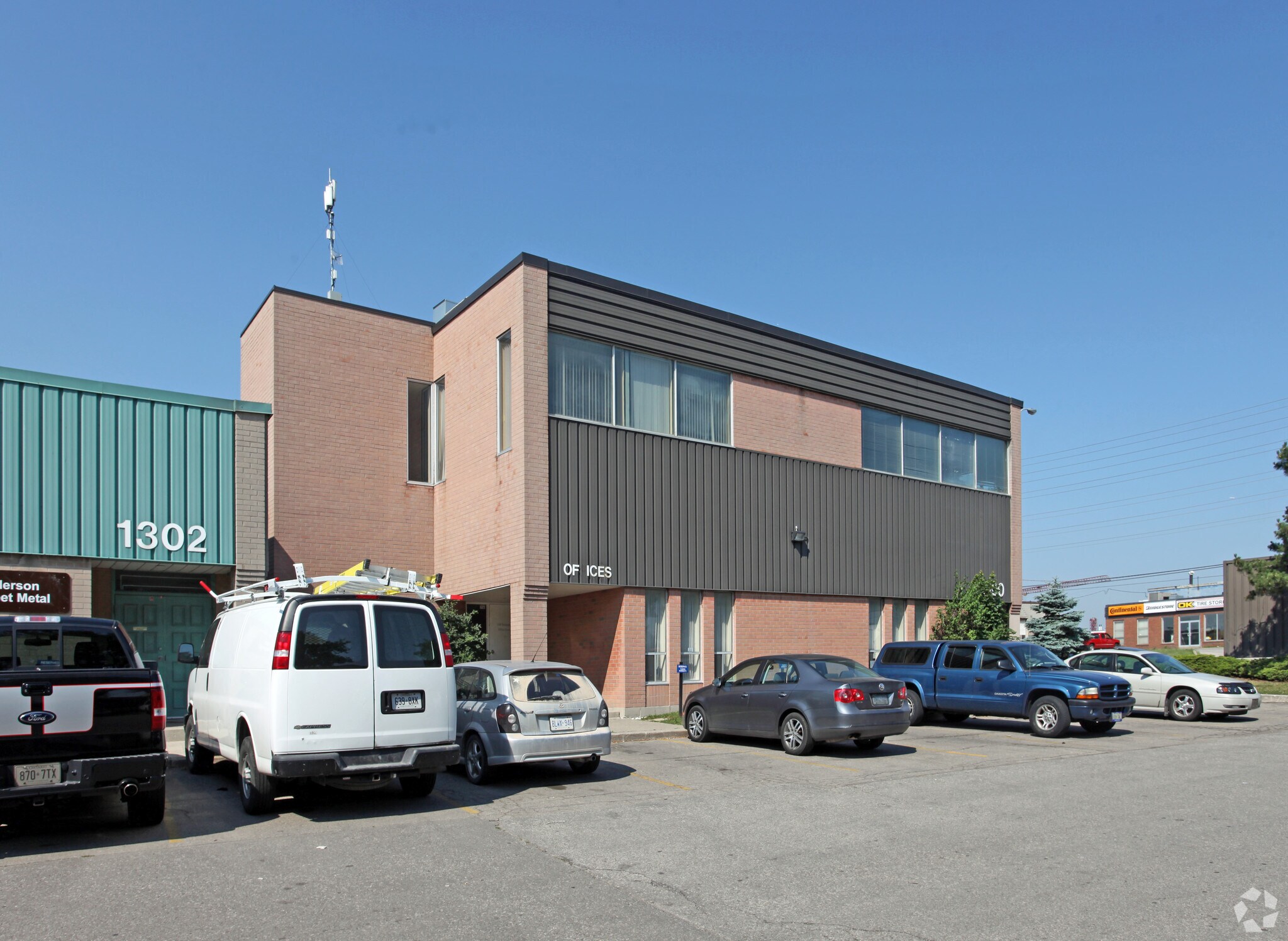 1300 Britannia Rd E, Mississauga, ON à louer Photo du bâtiment- Image 1 de 5