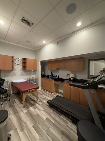 4633 Staples St, Corpus Christi, TX à vendre - Photo du bâtiment - Image 3 de 9