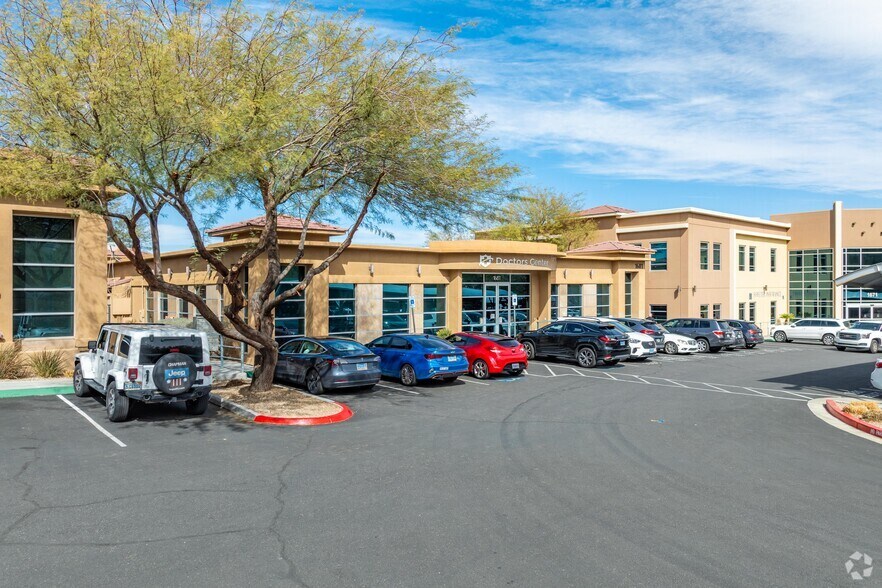 1681 W Horizon Ridge Pky, Henderson, NV à vendre - Photo du bâtiment - Image 3 de 6