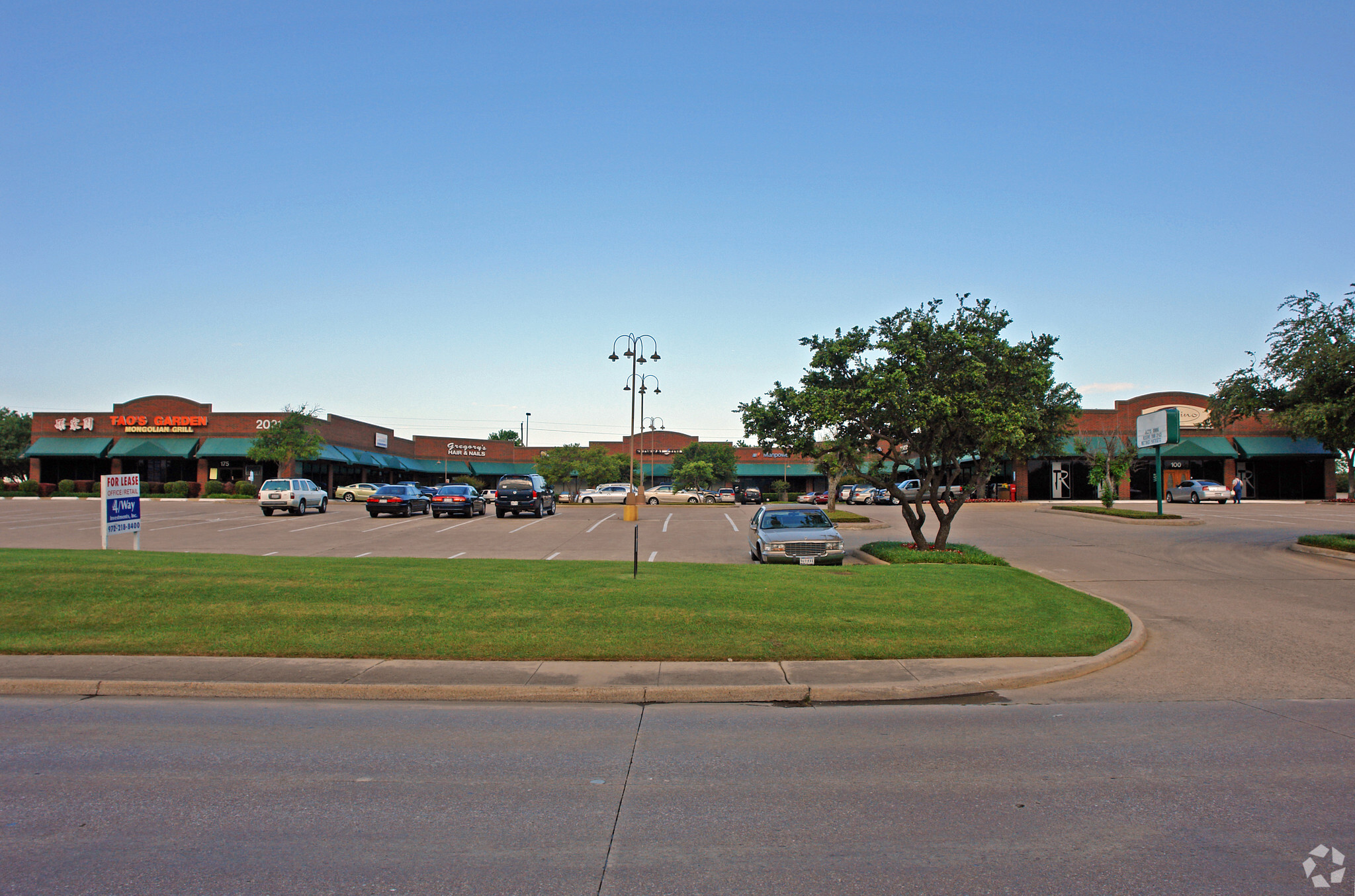 2021 N Hampton Rd, DeSoto, TX for lease Primary Photo- Image 1 of 5