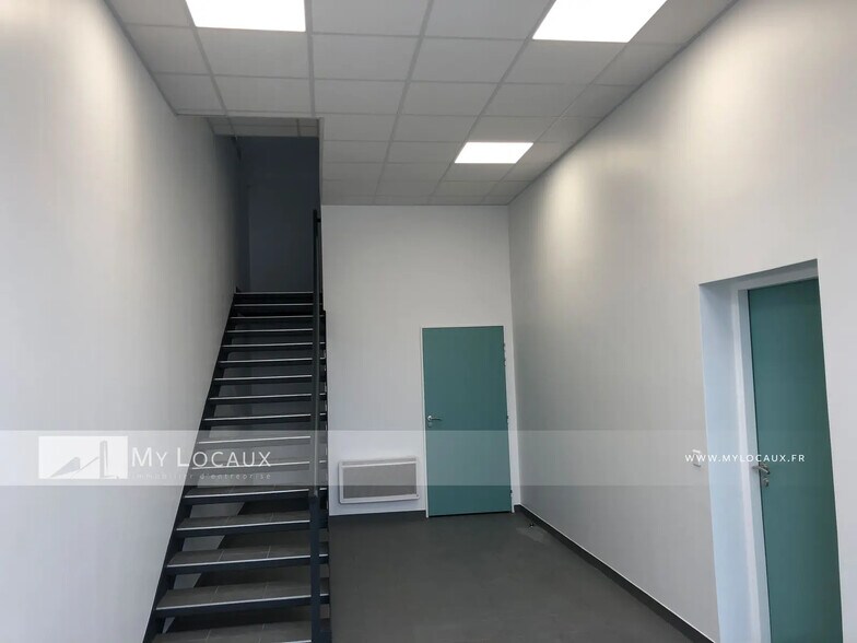 Local d'activités dans Marines à vendre - Photo du bâtiment - Image 3 de 5