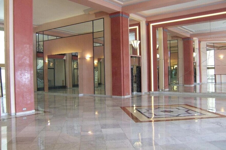 Office in Cannes for sale - Lobby - Image 3 of 3