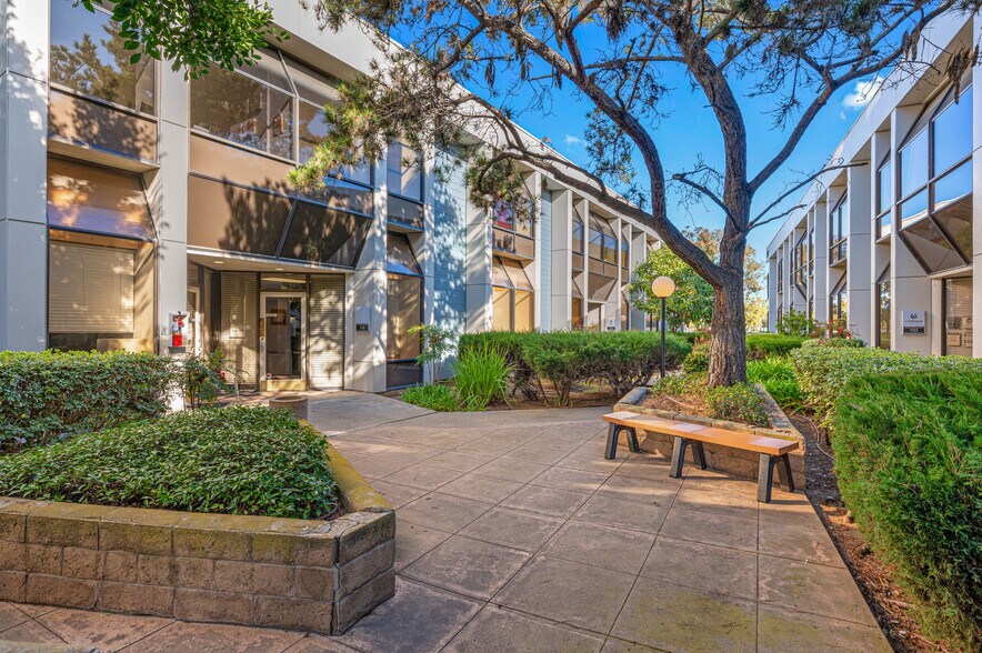 4540 Kearny Villa Rd, San Diego, CA à vendre - Photo du bâtiment - Image 3 de 5