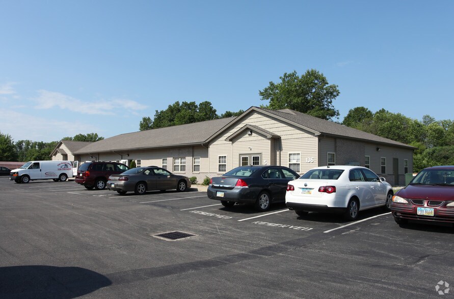 136 Westchester Dr, Youngstown, OH à vendre - Photo du bâtiment - Image 2 de 2