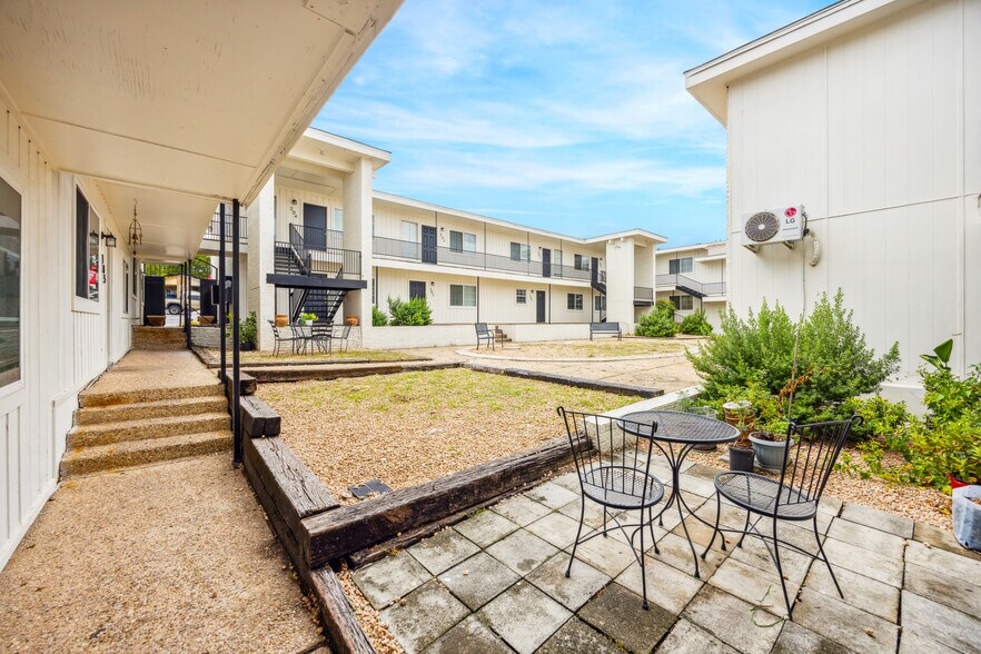 1304 McKie Dr, Austin, TX à vendre - Photo du bâtiment - Image 3 de 15