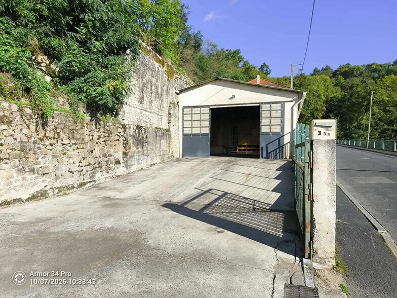 Industrial in Tulle for lease - Building Photo - Image 1 of 8