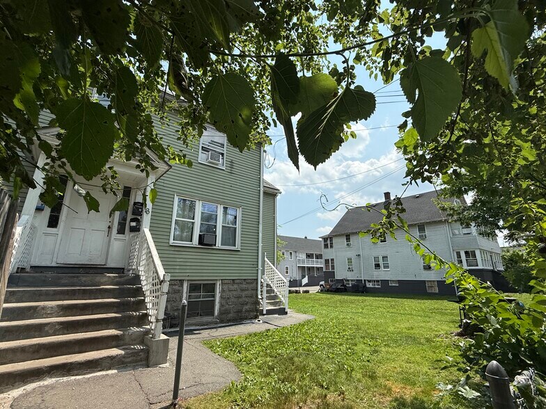 18 Beaver Ct, Framingham, MA à vendre - Photo du bâtiment - Image 2 de 5