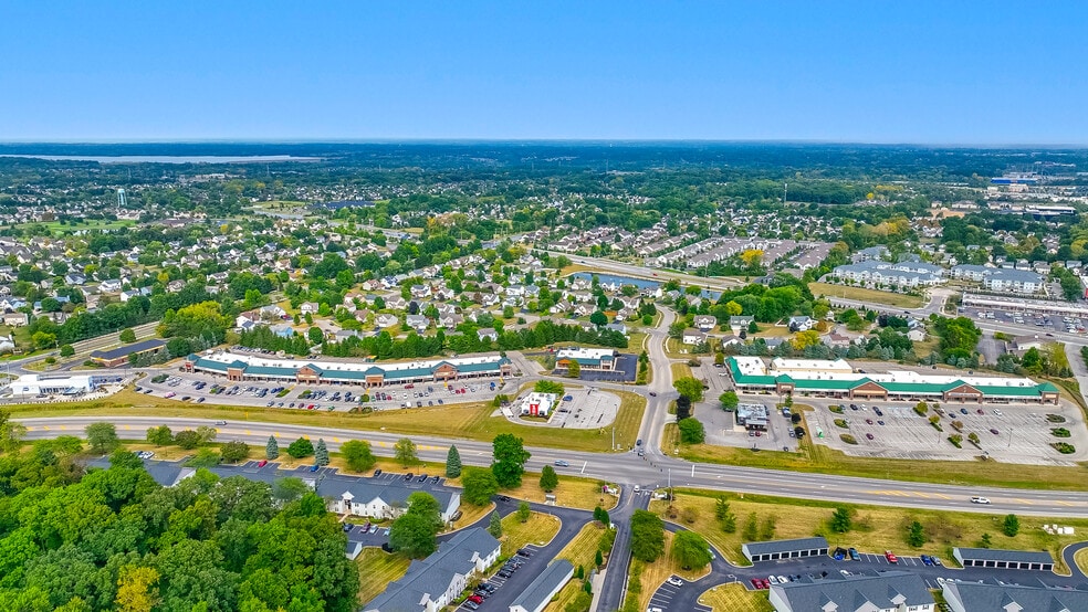 1182-1282 E Powell Dr, Lewis Center, OH à louer - Photo du bâtiment - Image 2 de 8