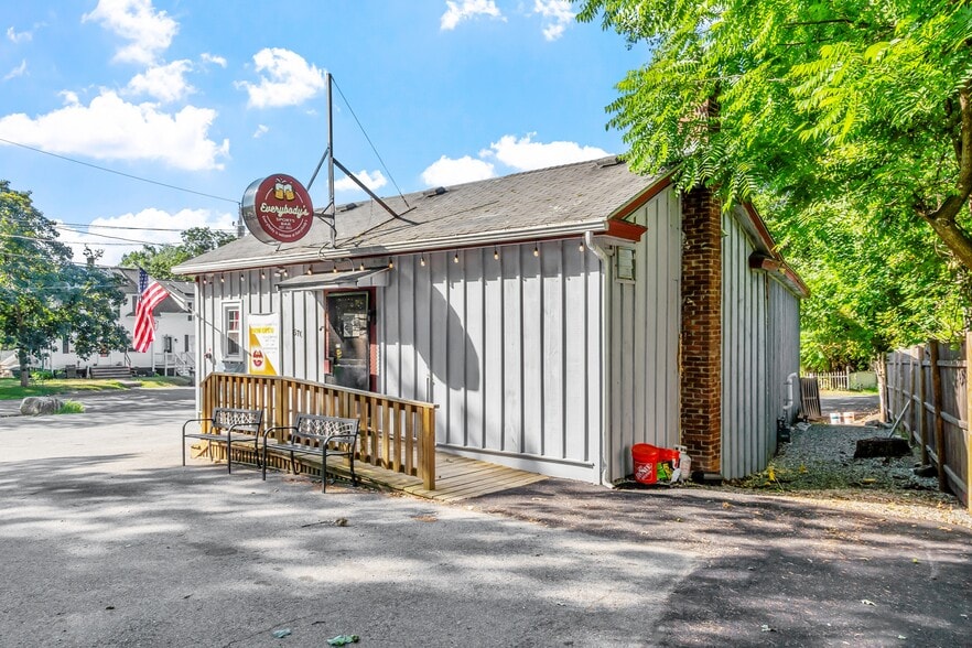 80 Honora Ave ave, Dracut, MA à vendre - Photo du bâtiment - Image 2 de 25