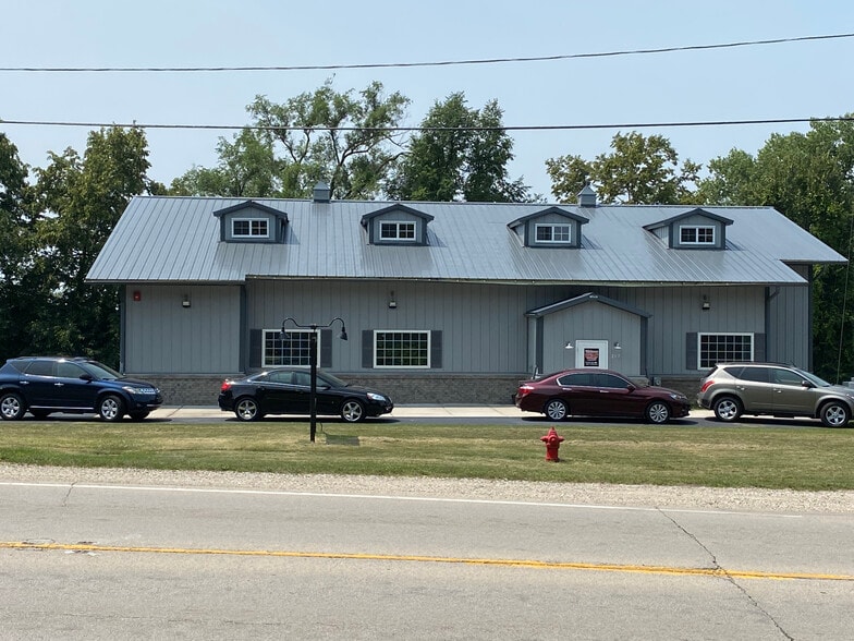 217 W State Rd, Island Lake, IL for sale - Primary Photo - Image 1 of 8