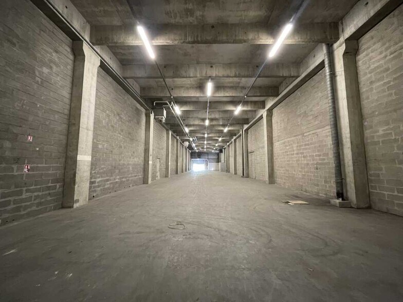 Flex in Garges-lès-Gonesse for lease - Interior Photo - Image 2 of 5