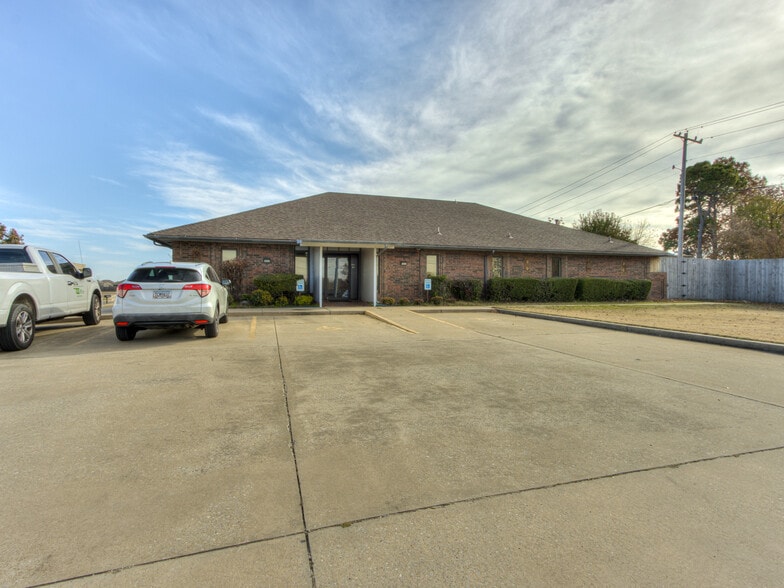 9700 S S Pennsylvania Ave, Oklahoma City, OK for lease - Building Photo - Image 3 of 9