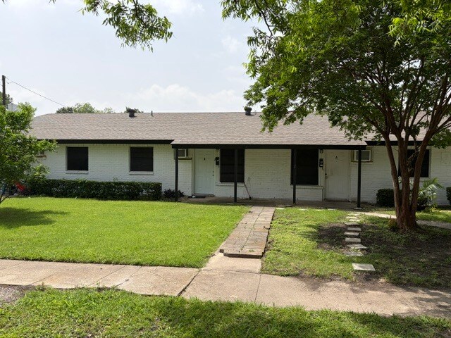700 W Avenue G, Garland, TX à vendre - Photo du bâtiment - Image 2 de 11