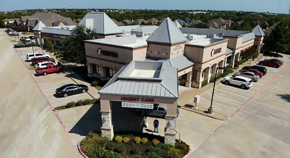 810 E Ralph Hall Pky, Rockwall, TX à louer - Photo du bâtiment - Image 2 de 5