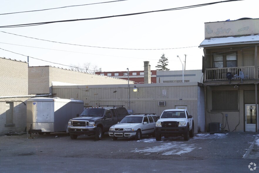 2041 Division Ave S, Grand Rapids, MI à louer - Photo du bâtiment - Image 2 de 3