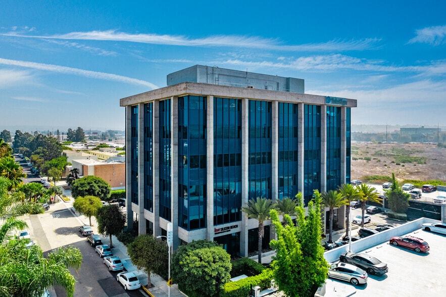 13274 Fiji Way, Marina del Rey, CA for lease - Primary Photo - Image 1 of 21