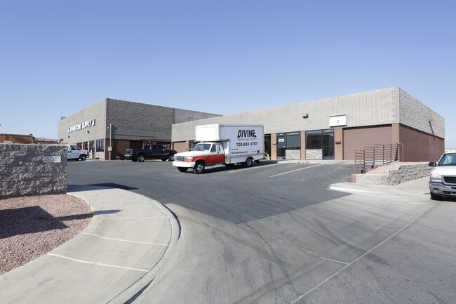 Plus de détails pour 671 Middlegate Rd, Henderson, NV - Local d'activités à louer