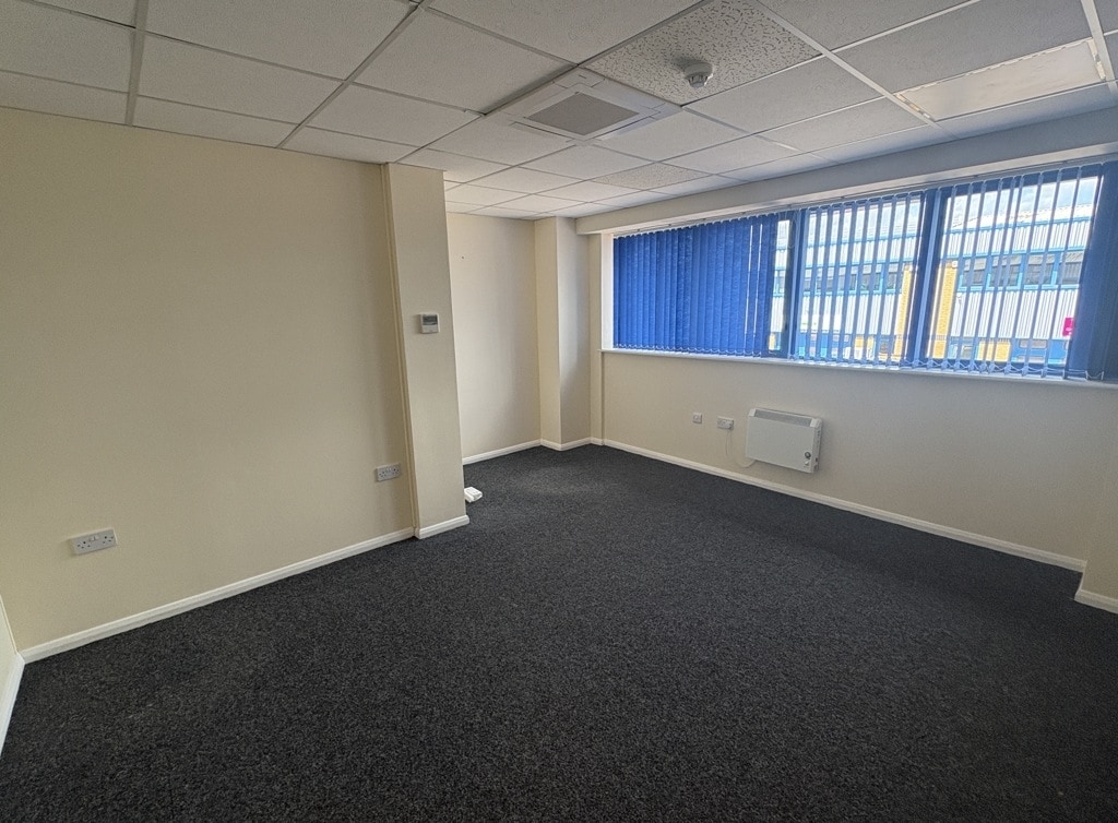25 Ensign Way, Southampton, HAM SO31 4RA - Unit 20 - - Interior Photo - Image 2 of 5