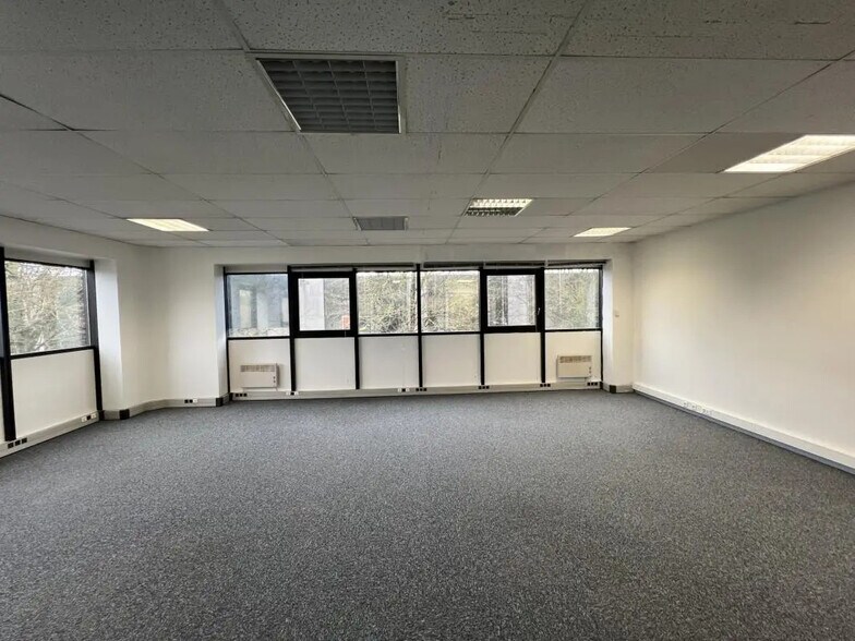 Office in Reims for lease - Interior Photo - Image 2 of 5