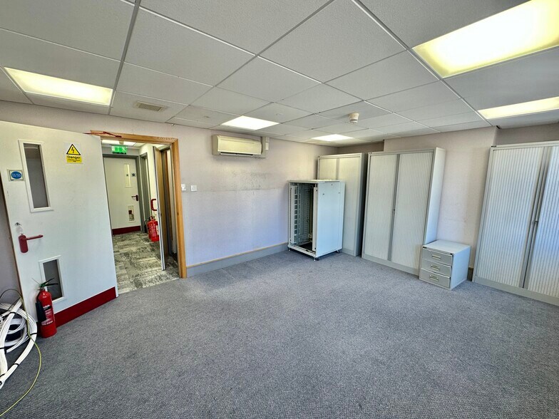 120 Station Rd, New Milton à louer - Photo du bâtiment - Image 3 de 5