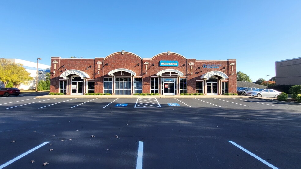 1054 E Butler Rd, Greenville, SC for lease - Building Photo - Image 2 of 8