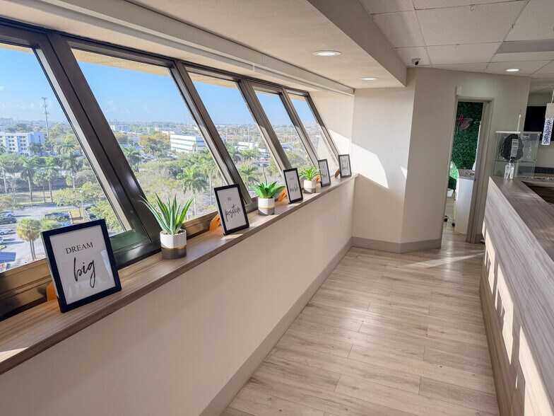 7100 W 20th Ave, Hialeah, FL à louer - Photo du bâtiment - Image 3 de 13