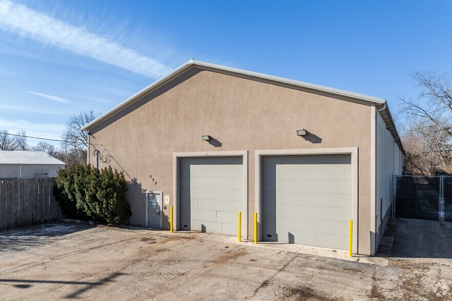 250 Willard Ave, Elgin, IL à vendre - Photo principale - Image 1 de 1